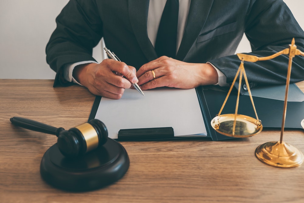 Comment réussir l'examen du barreau et devenir avocat