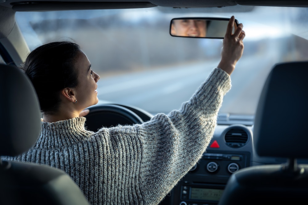 Comprendre le retrait de permis pour excès de vitesse : Enjeux, conséquences et recours