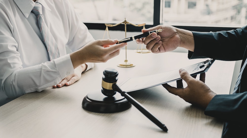 Les aspects juridiques incontournables lors de la reprise d'une entreprise