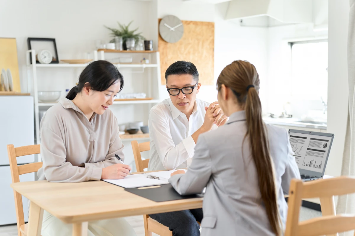 Maîtrisez l'art de négocier votre assurance habitation : conseils d'expert pour optimiser votre contrat