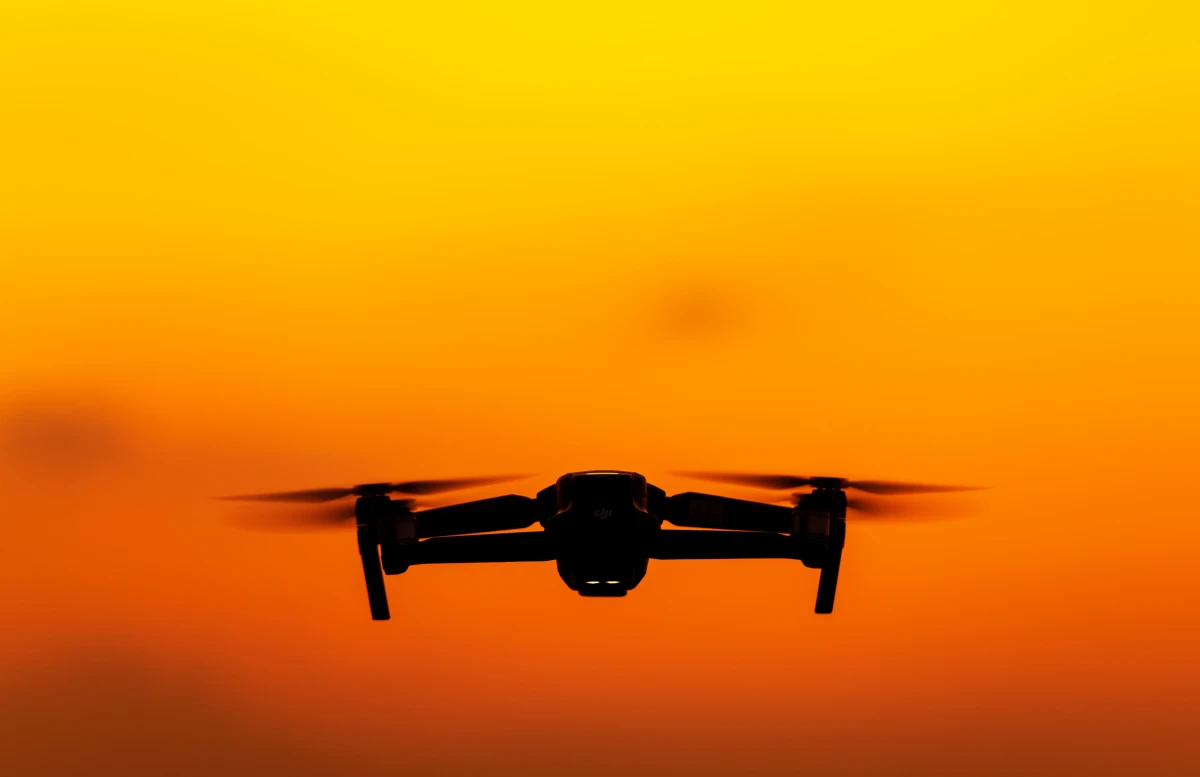 Drones et assurances : Naviguer dans le ciel des obligations légales
